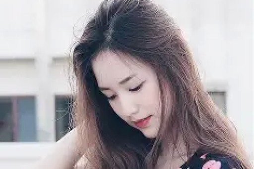 田一名与女生接吻
