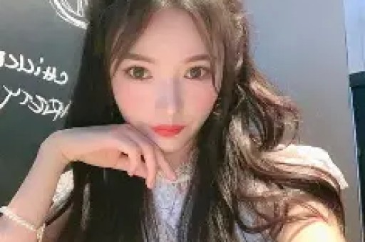抖音初代网红 x 严谨泳装照